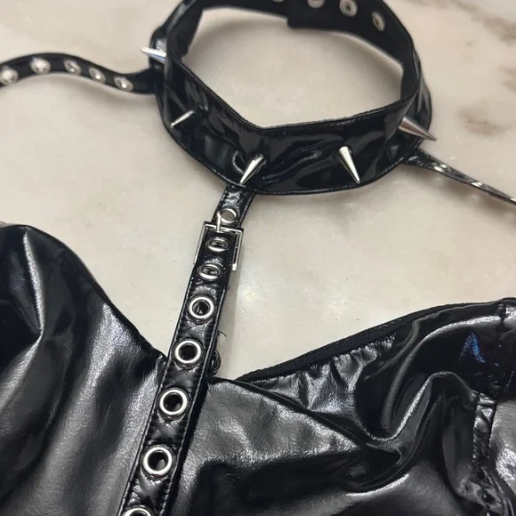 Widow harness spiked top - Picture 2 of 9